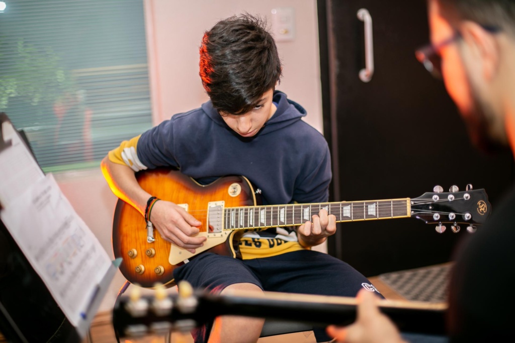 lamp Maori Champagne Aula de Guitarra - Mafra Escola de Música